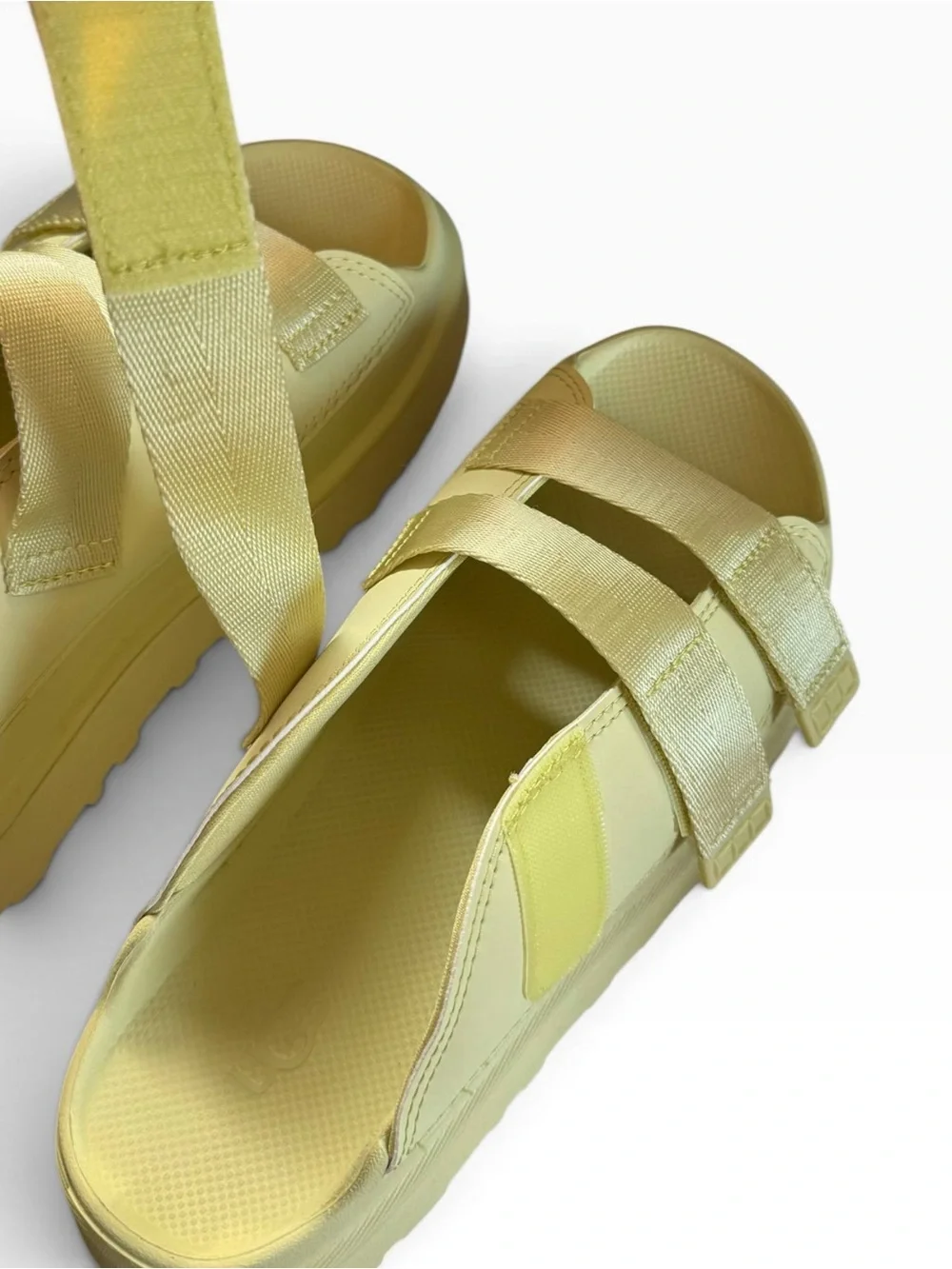 UGG Goldenglow Women's Golden Apple Yellow Platform Sandals Size 8 NWT